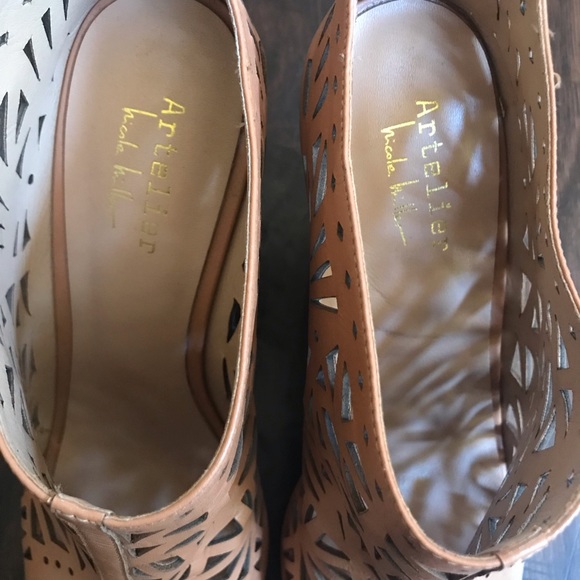 *SOLD* Artelier Nicole Miller Nude Cut Out Wedges - Picture 6 of 7